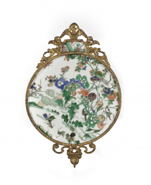 Cornucopia de porcelana esmaltada con esmaltes de la famili