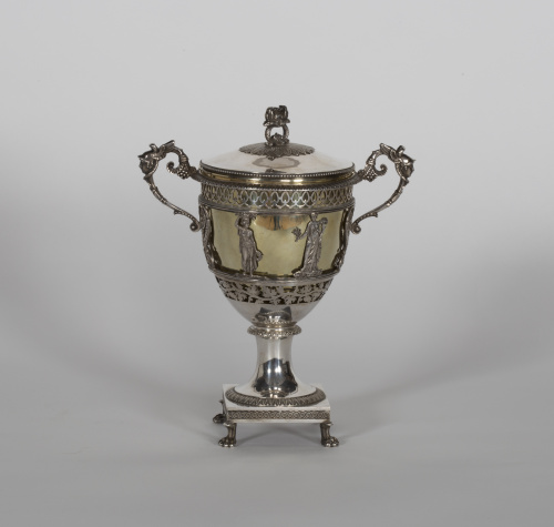 Copa compotera Imperio en plata y plata dorada el friso del