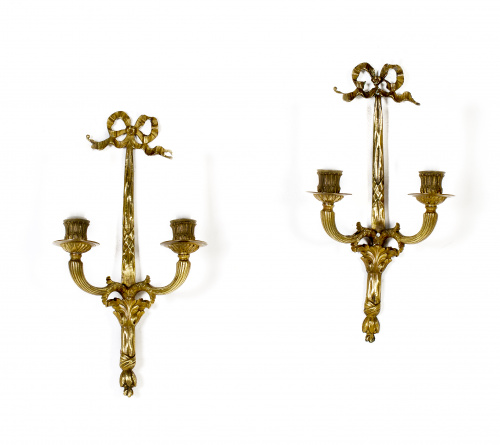 Pareja de apliques de bronce dorado de dos brazos de luz de