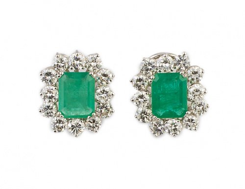 Pendientes con esmeraldas talla esmeralda que suman 6,80 ct