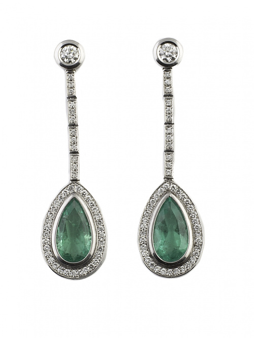 Pendientes largos de perillas de esmeraldas colombianas y b