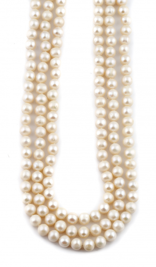 Collar extra largo de perlas cultivadas de 9 a 9,5 mm.