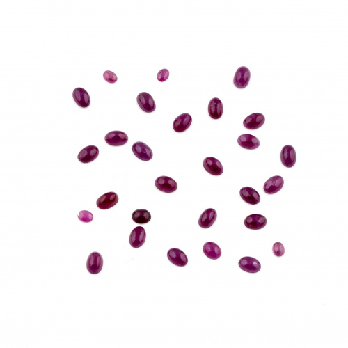 Lote de 28 rubíes cabuchón que suman un peso de 17,50 ct.