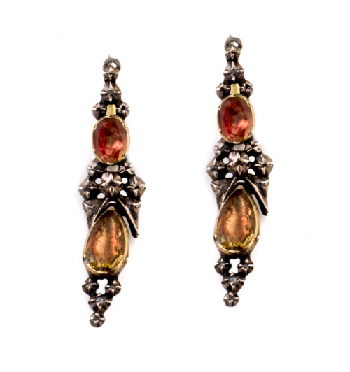 Pendientes largos populares S. XIX con cuarzos rosados en m