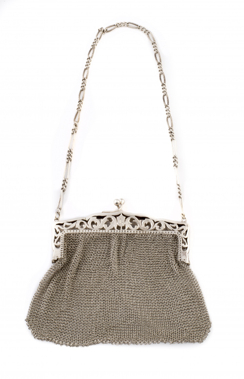 Bolso en malla de plata pp. s.XX con boquilla ondulada cala