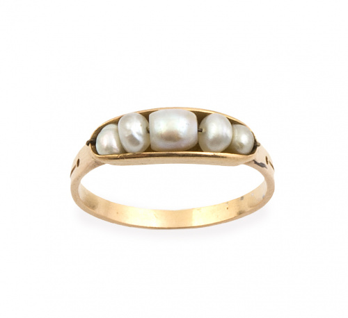 Sortija isabelina S. XIX con cinco perlas finas ensartadas 