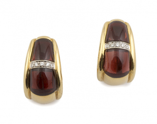 Pendientes italianos de forma de banda arqueada con ágatas 