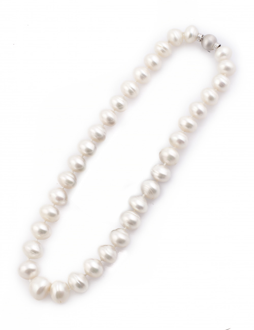 Collar de perlas australianas achatadas de entre 17 y 14 mm