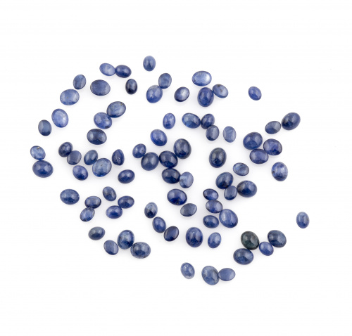 Lote de 80 zafiros de Ceylán talla cabuchón que suman 27,80