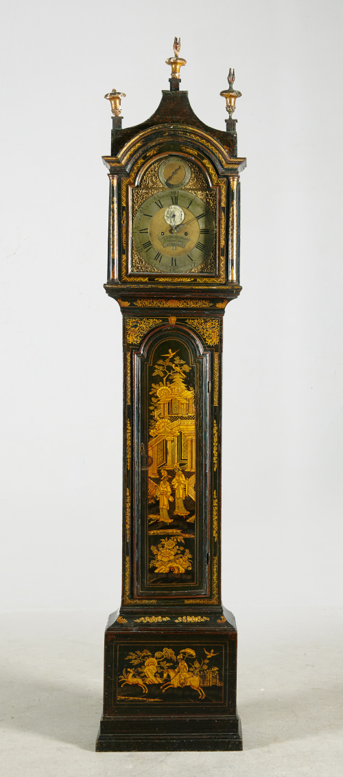 Reloj de caja alta en madera lacada en verde y dorado con d