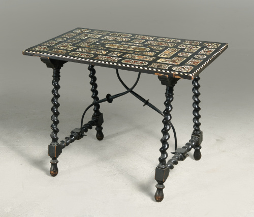 Bufete de palosanto, marfil y carey, de decoración  vegetal