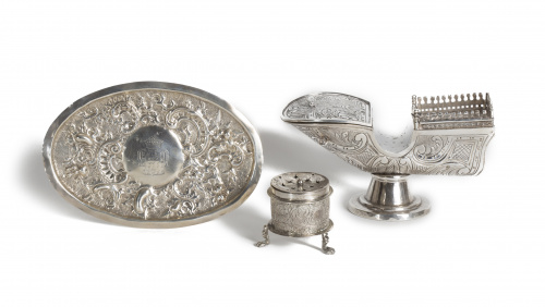 Naveta barroca historicista en plata española punzonada.Es