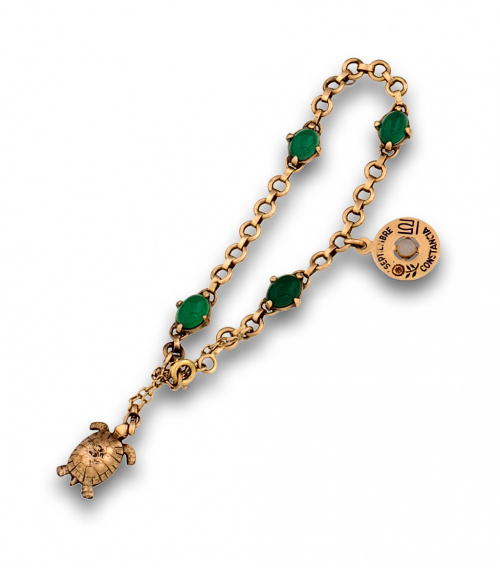 Pulserita con  crisoprasas y dos dijes colgantes ; en oro d