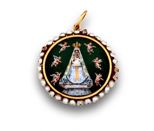 Colgante de Virgen de Begoña en esmalte orlado de perlas de