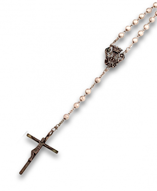 Rosario de plata con cuentas esféricas .