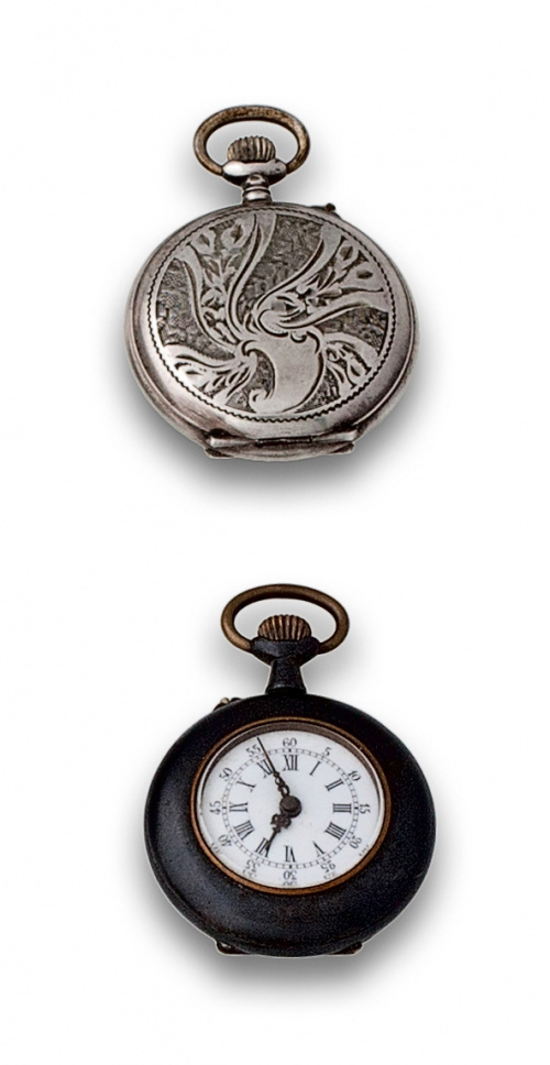 Pareja de relojes de dama de pps s XX: saboneta en plata y 