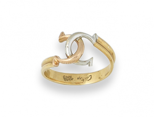 Anillo de CARTIER con las dos C en oro bicolor de 18K.
