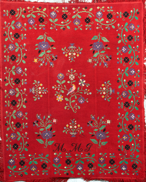 Alfombra de las Alpujarras en lana con campo rojo con decor