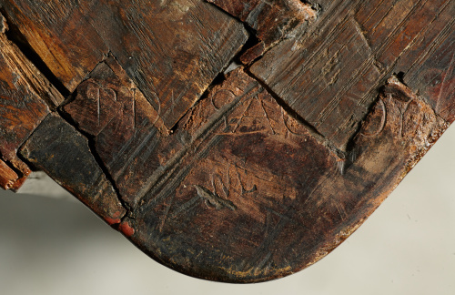 Cómoda época Luis XVI en madera de caoba, con tapa de mármo