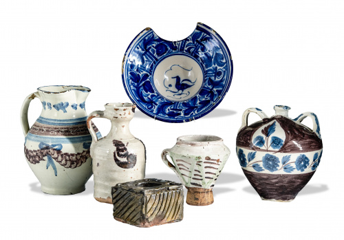 Aceitera de dos asas esmaltado en cobalto con decoración de