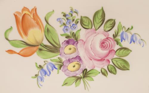 Vajilla de porcelana esmaltada y dorada de doce servicios c