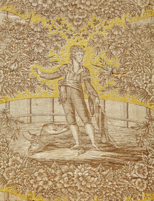 Baúl en cuero rojo claveteado, época Carlos IV. Trabajo es