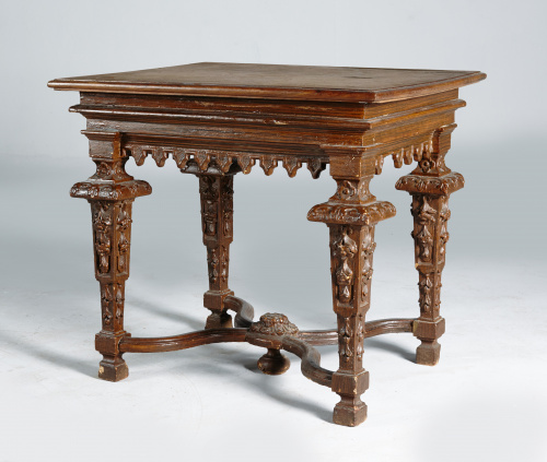 Mesa de centro Felipe V de influencia francesa. Trabajo es