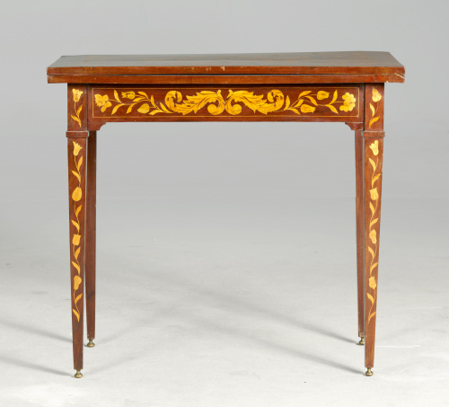 Mesa de juego con marquetería de flores.Holanda, S. XIX.