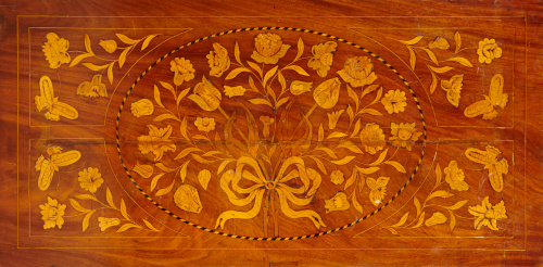 Mesa de juego con marquetería de flores.Holanda, S. XIX.