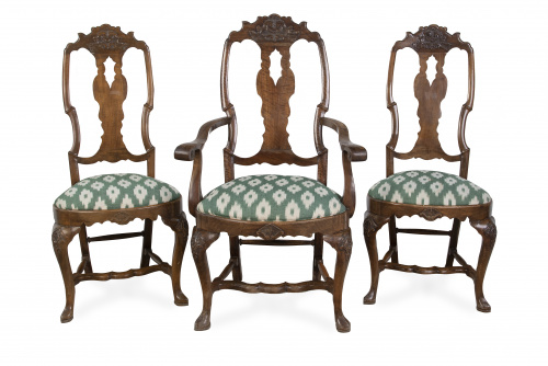 Pareja de sillas y una silla de brazos de influencia Reina 