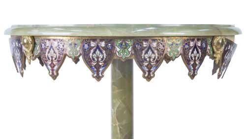 Velador con tapa de ónix y esmalte champlevé.Trabajo fran