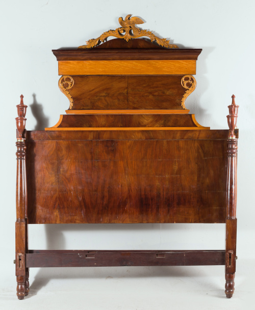 Cama mallorquina en madera de caoba y boj. Trabajo español