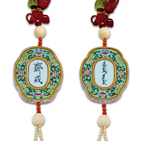 Medallón de abstinencia en porcelana china “familia rosa”.