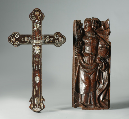 Cruz de madera y nácar, Macao S. XIX.