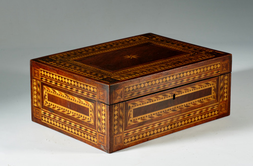 Caja neoclásica de madera de cedro, caoba rubia, palosanto 