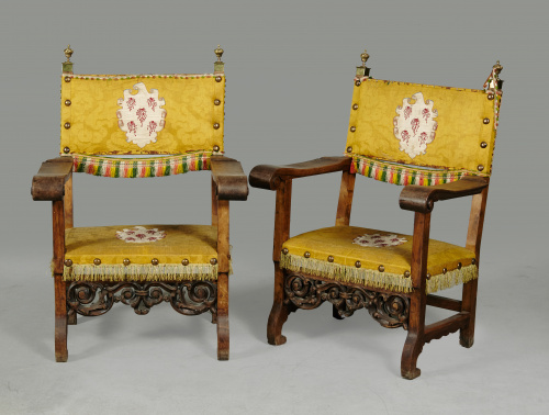 Pareja de sillas de brazos Felipe III.Trabajo español, pri