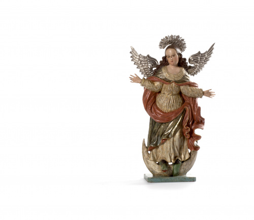 Virgen de Quito, Madera tallada, policromada, dorada y plat