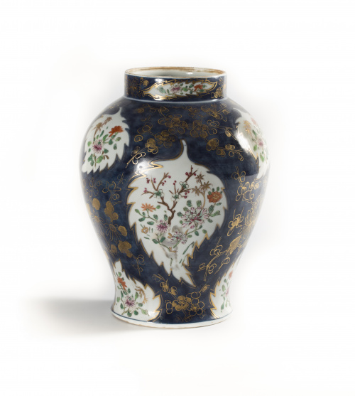 Tibor en porcelana esmaltada de estilo oriental, con decora