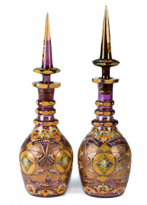 Pareja de botellas esmaltadas y parcialmente doradas. Boh