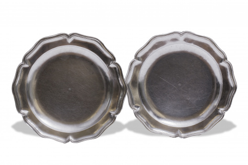 Pareja de fuentes ingleteadas Carlos III en plata española 