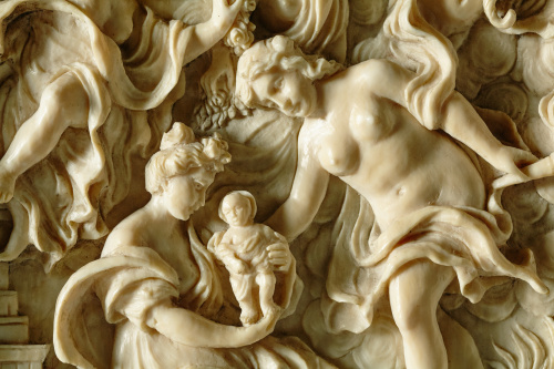 Dos placas de marfil tallado.Alegoría del matrimonio de He