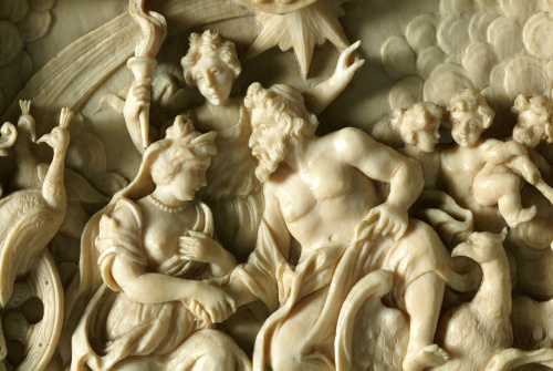 Dos placas de marfil tallado.Alegoría del matrimonio de He