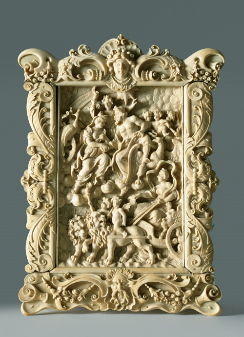 Dos placas de marfil tallado.Alegoría del matrimonio de He