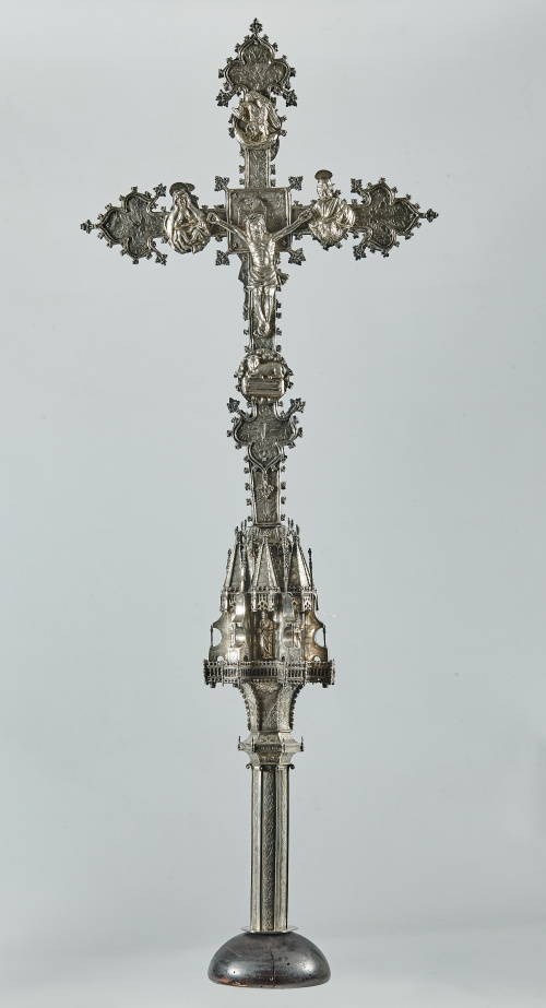 Importante cruz procesional gótica, época Reyes Católicos, 