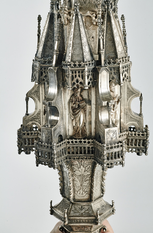 Importante cruz procesional gótica, época Reyes Católicos, 