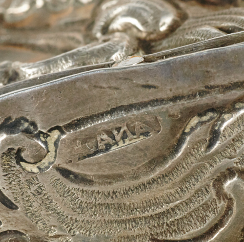 Importante portaviático en plata española repujada y punzon