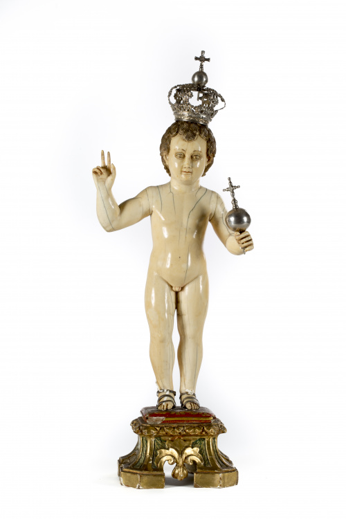 Niño Jesús Salvador del Mundo, en marfil tallado con corona