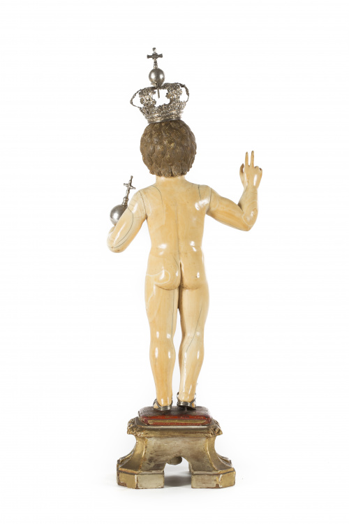 Niño Jesús Salvador del Mundo, en marfil tallado con corona