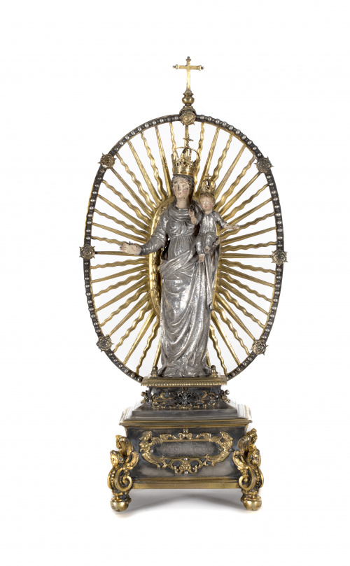 “Virgen del Rosario”Plata, plata sobre dorada y policromad