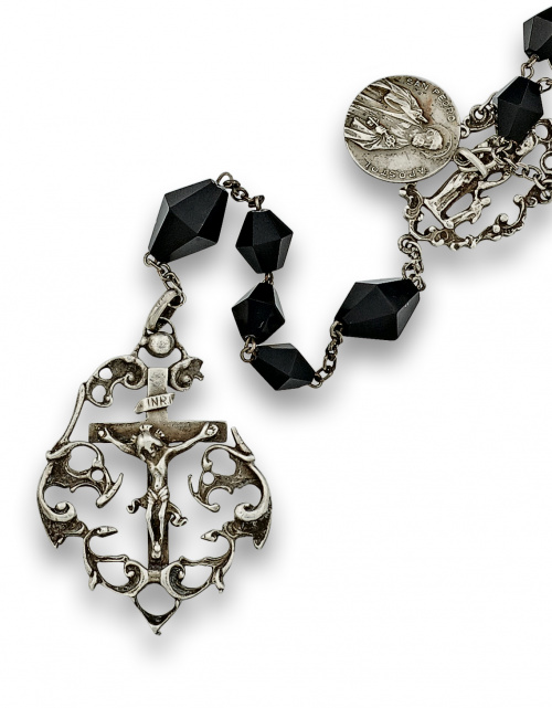 Rosario de azabache poliédrico  y plata s.XVIII con 8 medal
